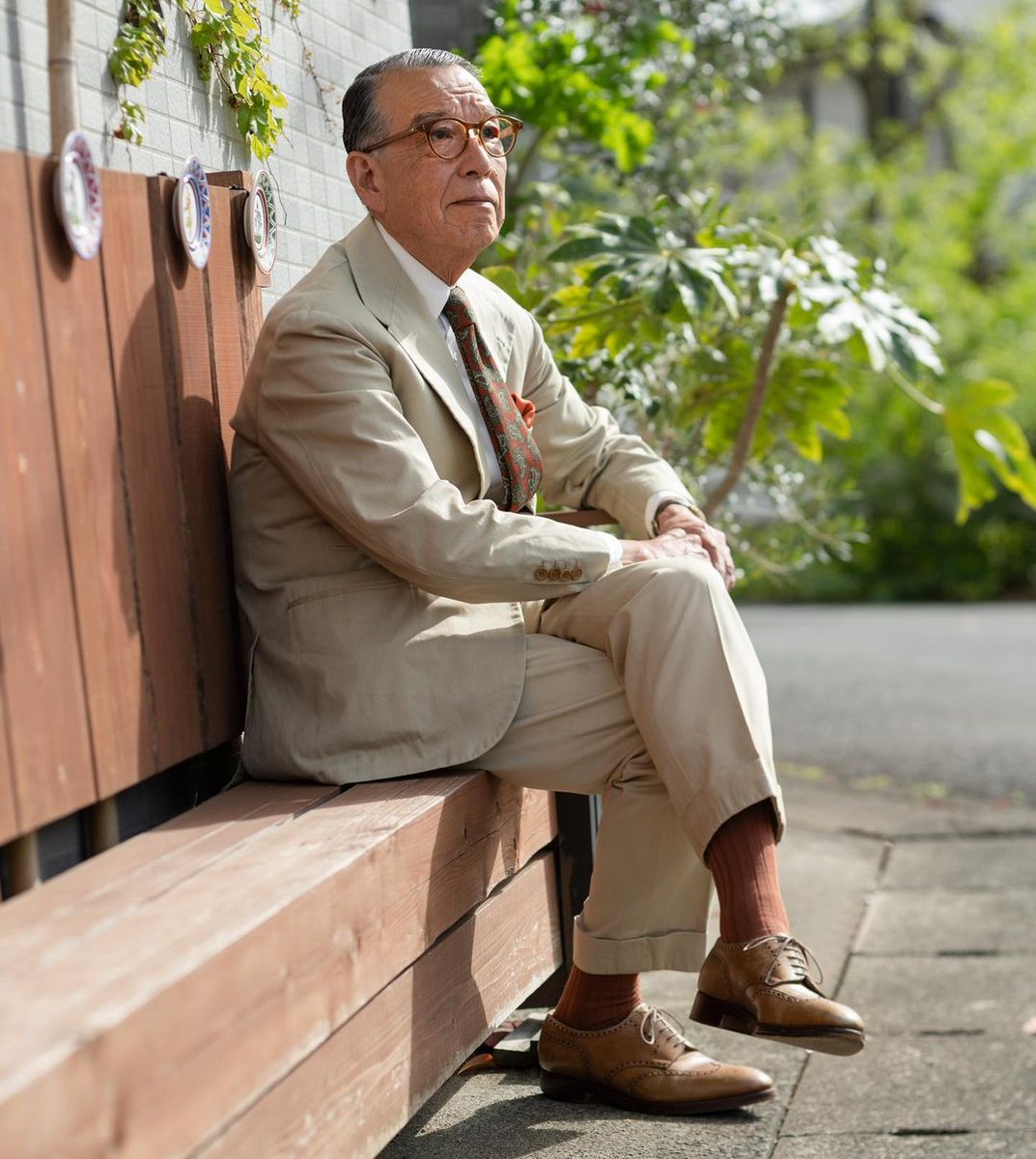 Man wearing Brown shoes with brown suit